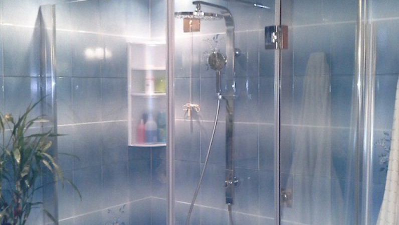 TRASFORMAZIONE-TRASFORMARE-VASCA-IN-BOX-DOCCIA-CON-CABINA-SU-MISURA-DocciaFacile